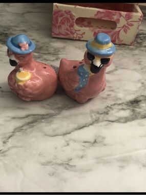 NWT Pink Flamingo Salt and Pepper Shaker Set with Blue Hats Cracker Barrel
